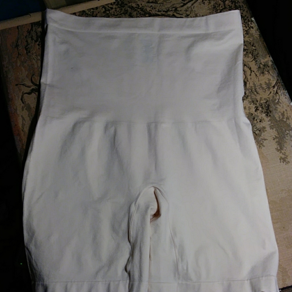 High waist shaping shorts by "Yummie"